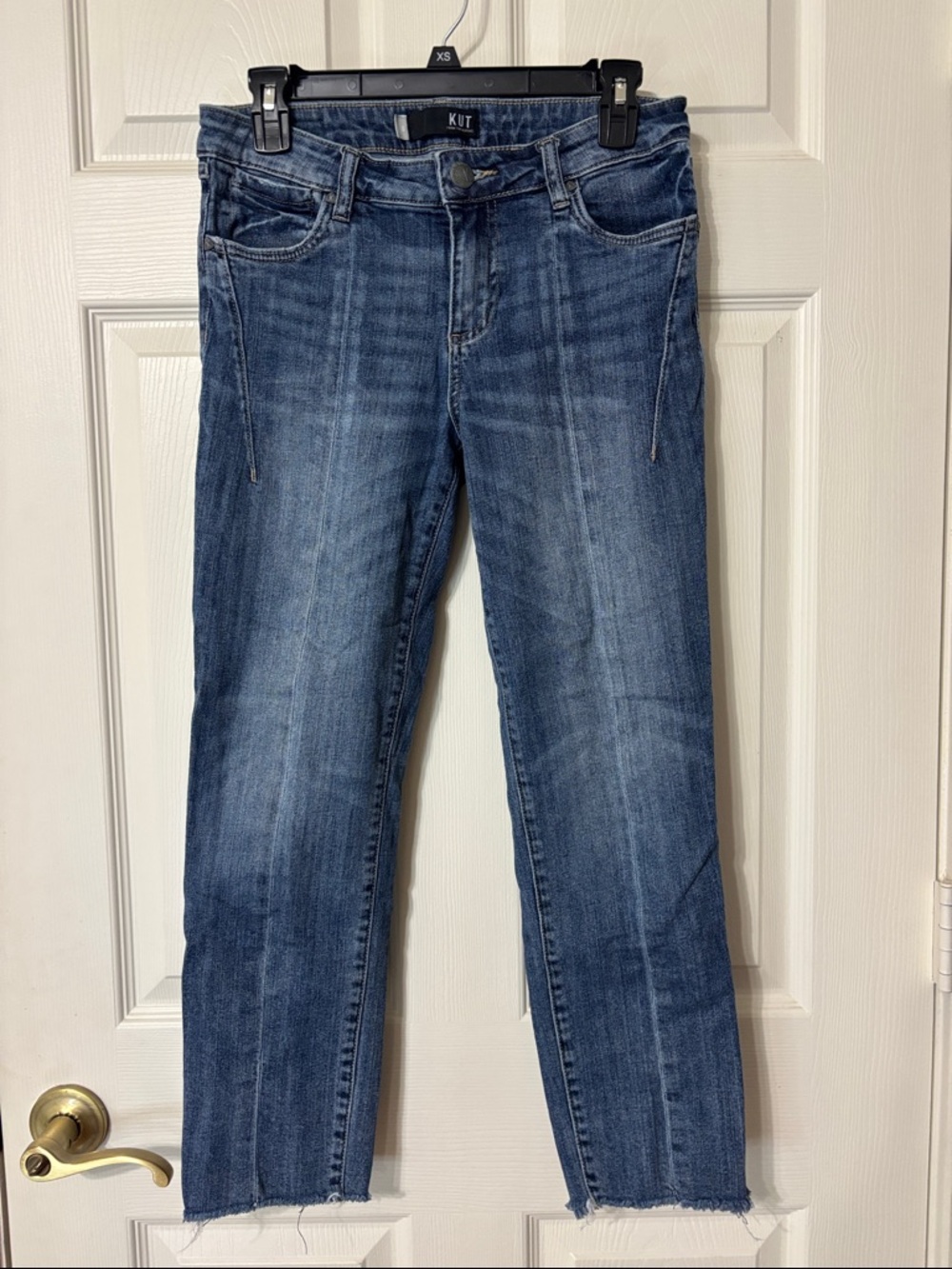 Kut from the Kloth Faded Blue Straight-Leg Jeans with Raw Hem